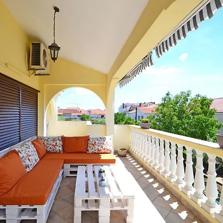 Apartment ZubaeIae.1 자다르