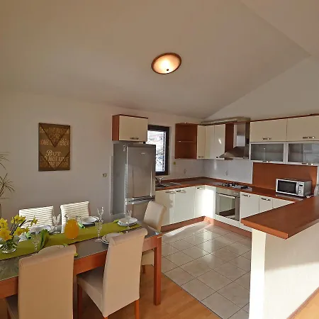 Apartment ZubaeIae.1 아파트 자다르